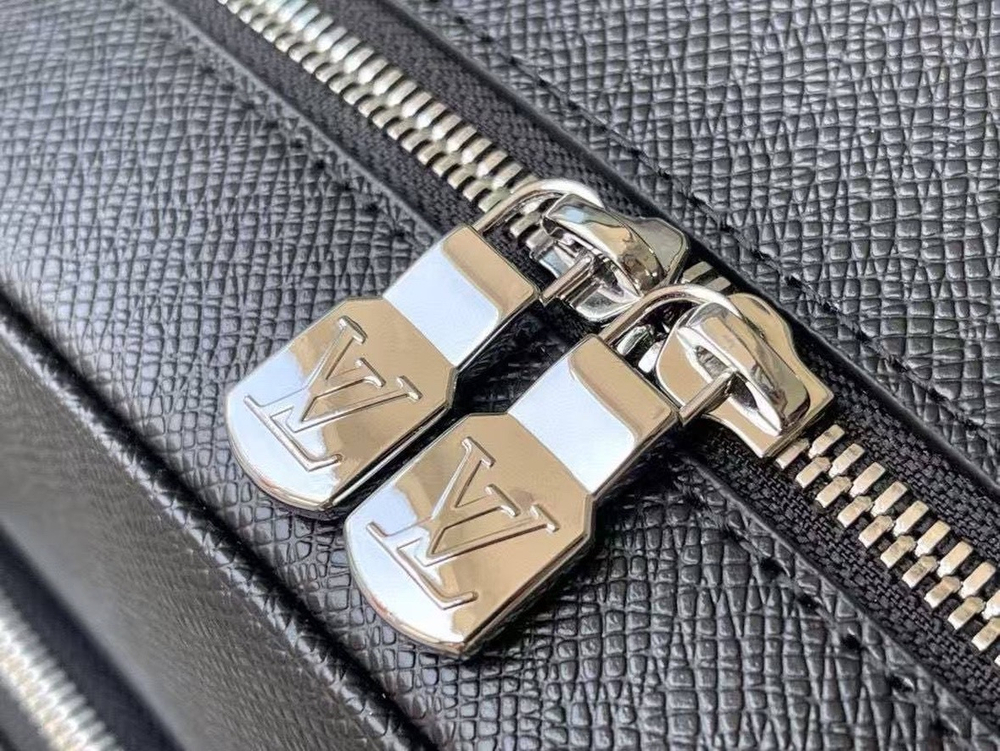 Рюкзак Louis Vuitton Adrian
