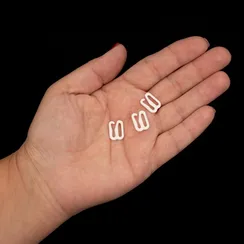 Крючок для бретели молочный 10 мм