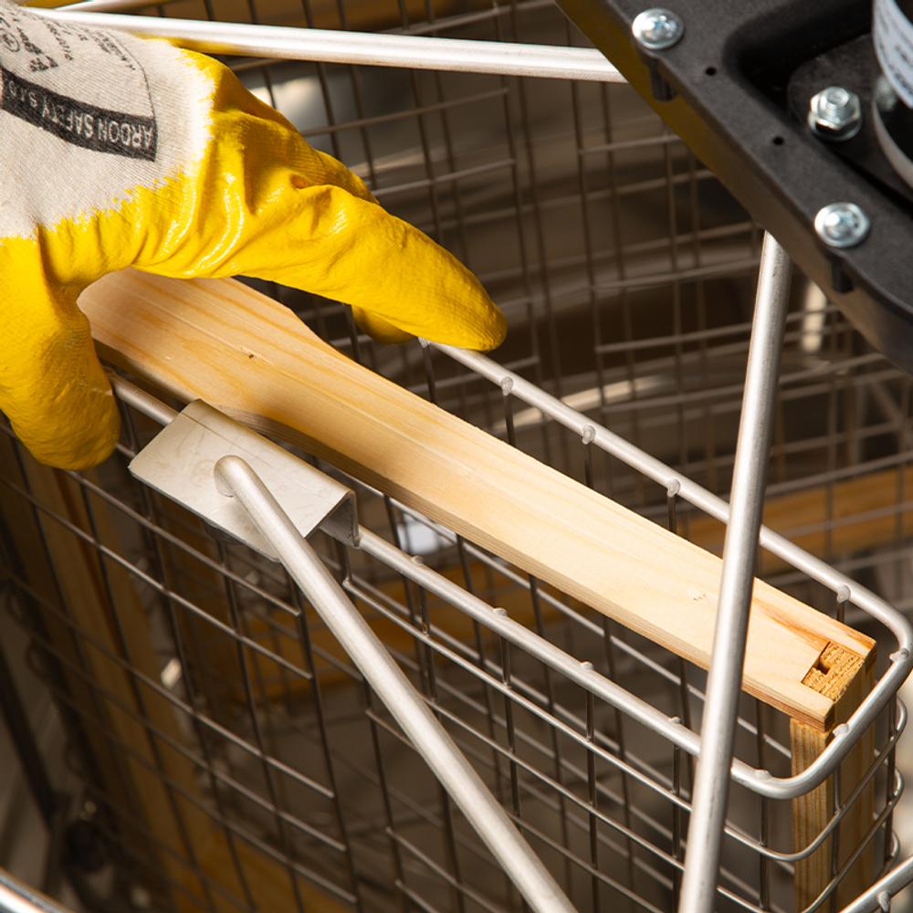 Медогонка 4 рамочная 220В Лысонь, кассеты поворотные (нержавейка) Польша