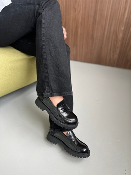 Лоферы лаковые