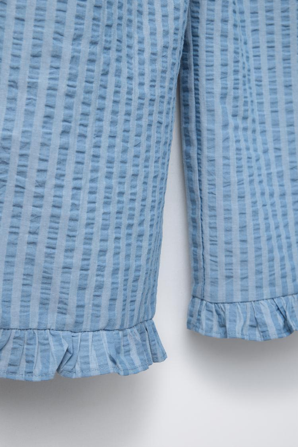 ZARA БРЮКИ В КРЕПИРОВАННУЮ ПОЛОСКУ ПРЯМОГО КРОЯ, СИНИЙ