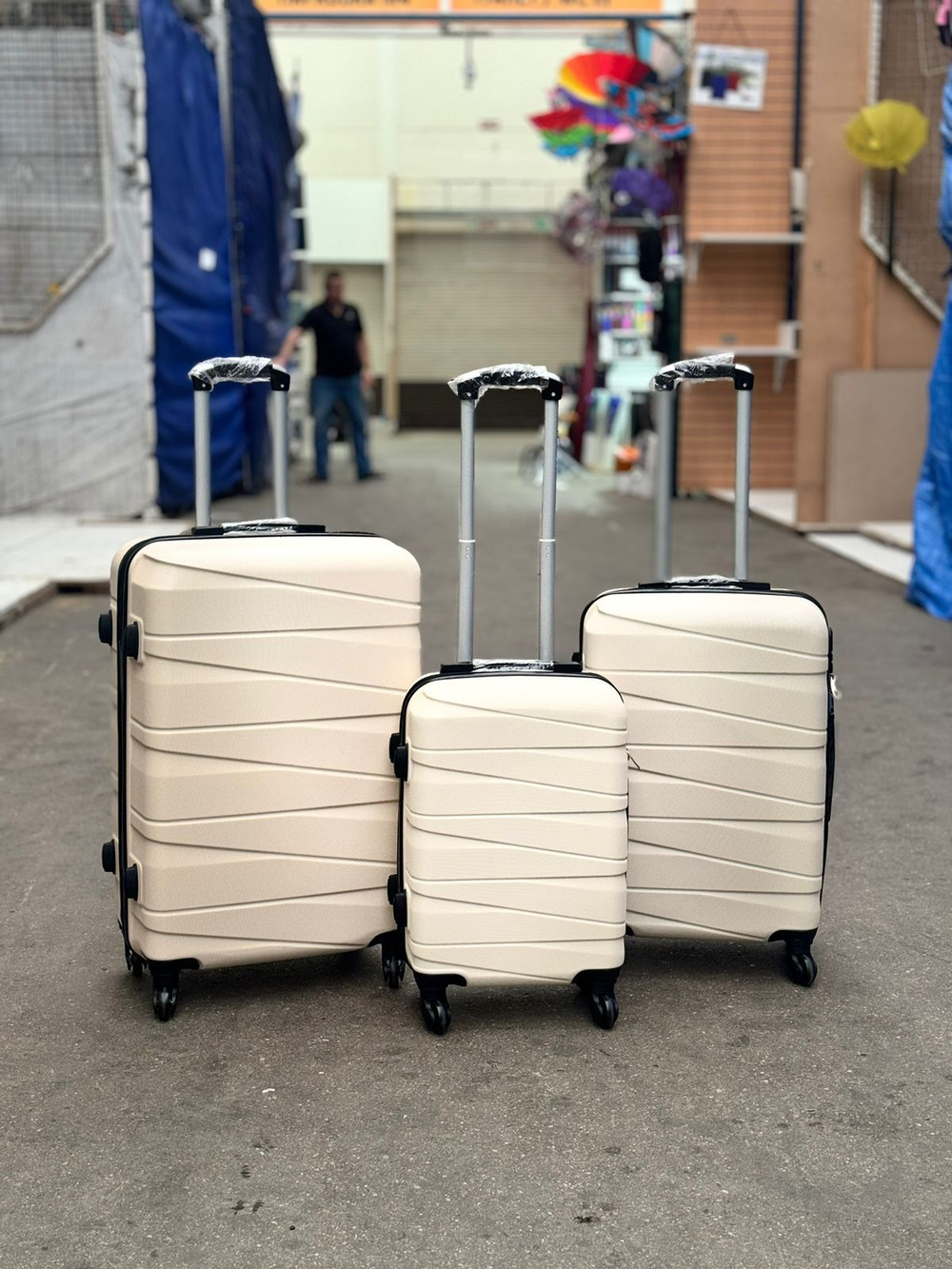 Средний чемодан Bon-Voyage Model Ten, Молочный, M+