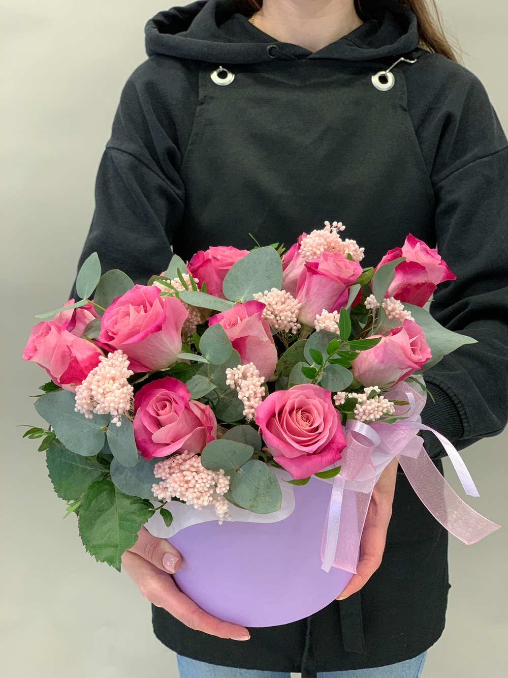 Шляпная коробка Сиреневые розы в цилиндре