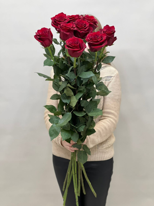 Купить длинные розы в Москве | Букеты роз на длинной ножке с доставкой