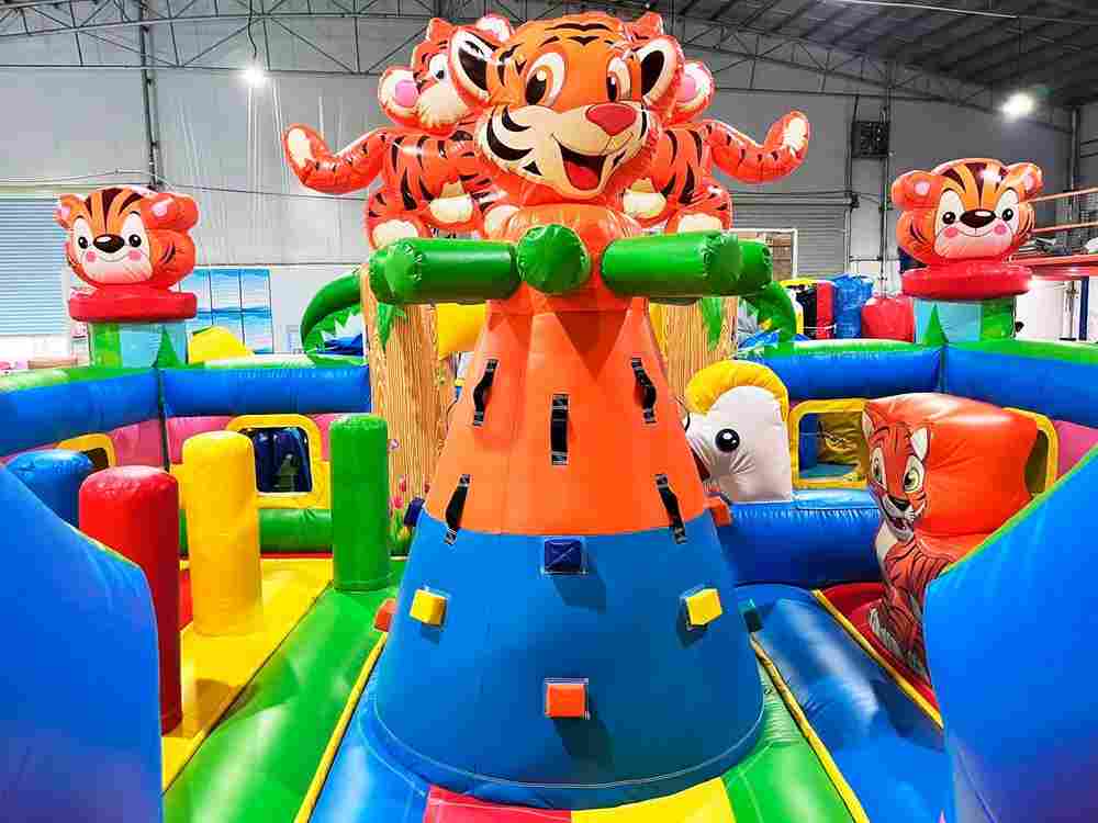 Коммерческий батут "Тигриная страна 5" 10*6*6 м