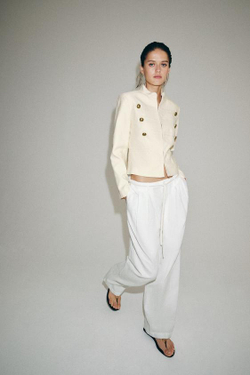ZARA ПРИТАЛЕННАЯ КУРТКА С ПУГОВИЦАМИ — ZW COLLECTION, ЭКРЮ