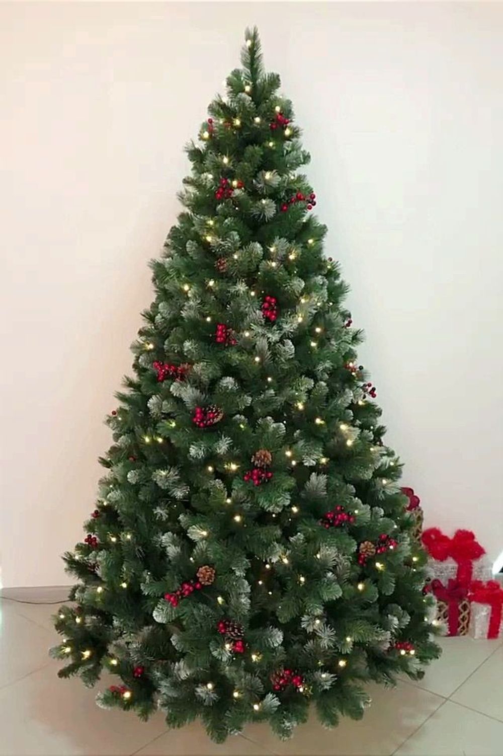 Заснеженная елка с гирляндой «Очарование» с шишками и ягодами (Леска+пвх) 180 см / 1.8 м