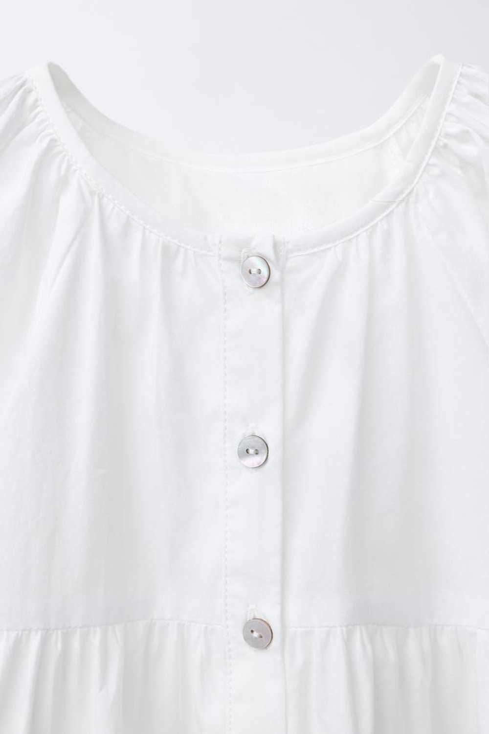 ZARA ПЛАТЬЕ С ВЫШИТЫМИ ЦВЕТАМИ, БЕЛЫЙ