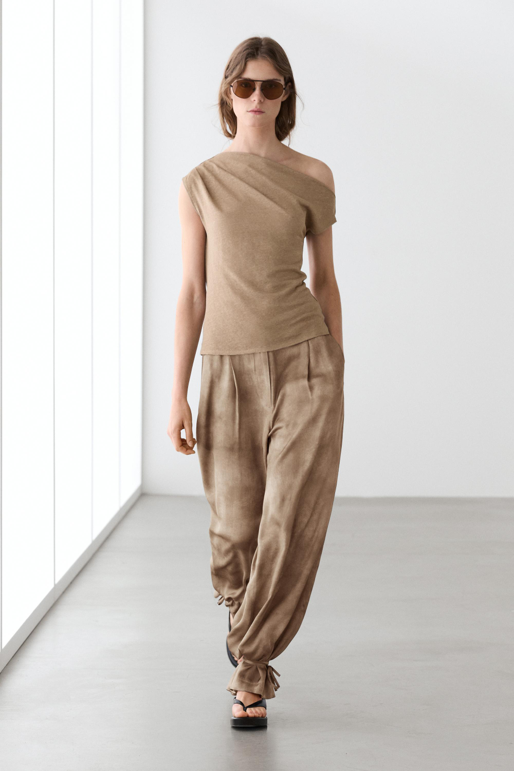 Massimo Dutti Струящиеся брюки с завязками, бежевый
