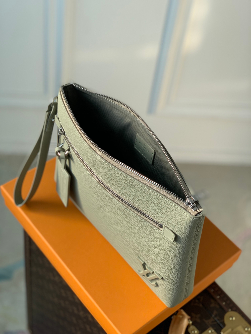 Louis Vuitton Takeoff Pouch