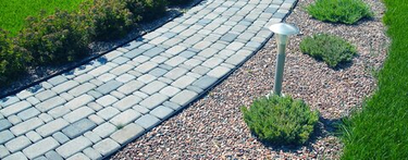 Как подготовить участок к укладке тротуарной плитки весной: пошаговый гайд