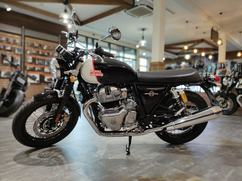 Royal Enfield Interceptor 650 Black Pearl (Custom / Dual tone)