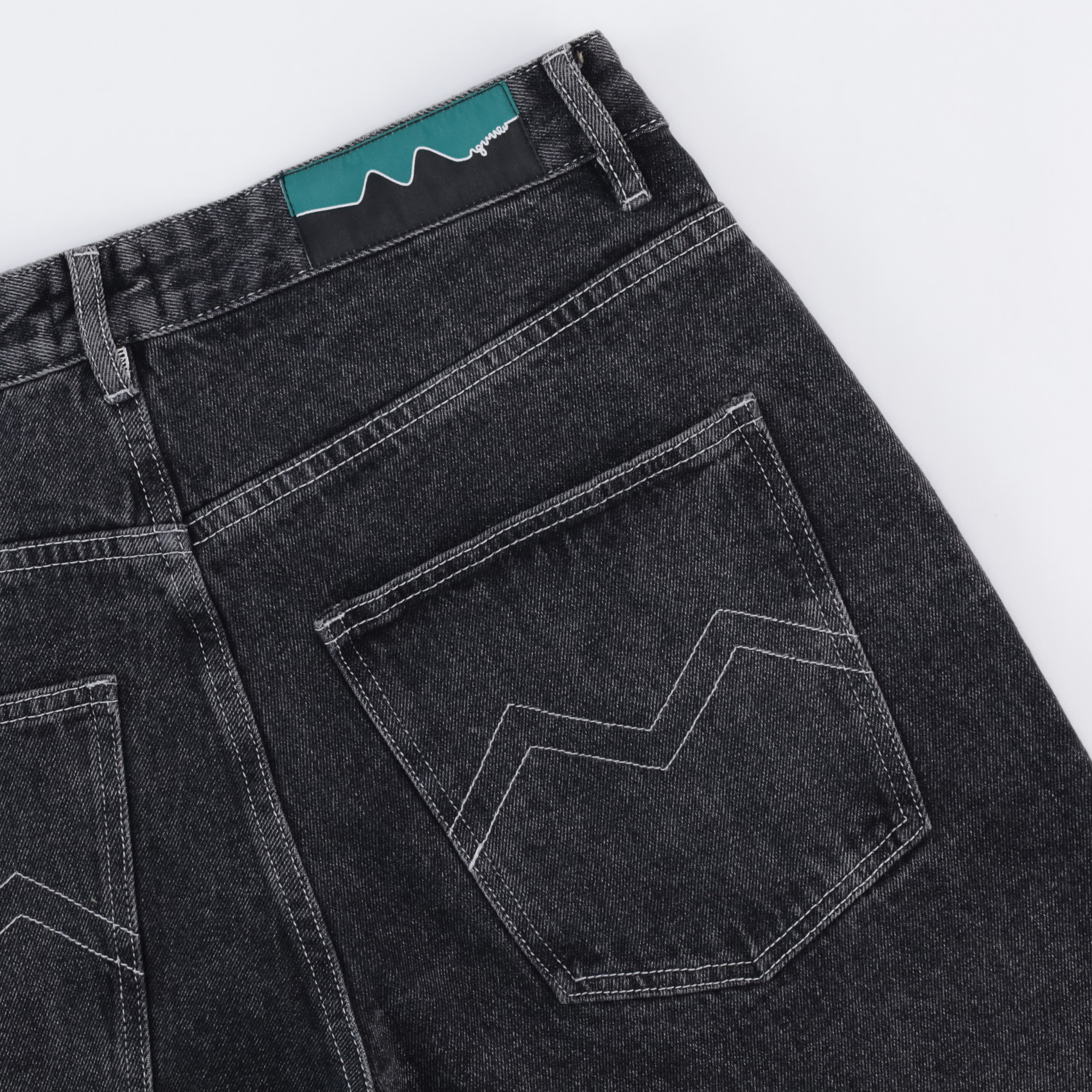 Джинсы Magamaev Bigger M jeans SS23 (black/washed) артикул: - купить в магазине Дайс
