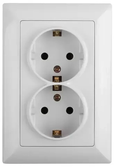 Розетка Intro Solo 4-205-01 с заземлением двойная 2X2P+E Schuko 16А-250В IP20 скрытой установки белая