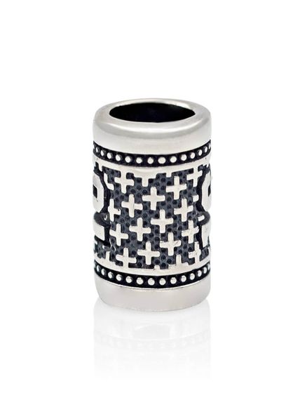 Фото шарм цифра число 16 из серебра на белом фоне сбоку