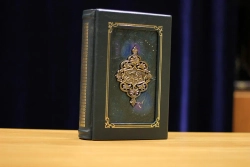 "Коран средний" Книга подарочная в кожаном переплете с росписью и бронзовой накладкой