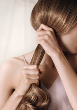 Wella Professionals Oil Reflections - легкий увлажняющий шампунь, придающий блеск и мягкость волосам /   250  ml  / GTIN 8005610531663