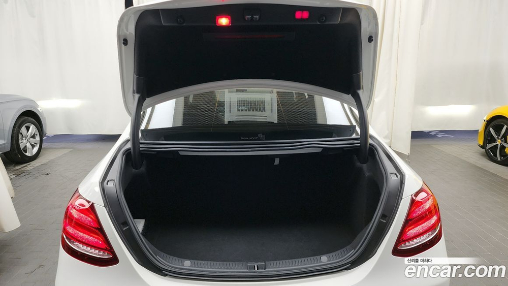 Mercedes-Benz E-Class W213 E300 4MATIC AMG Line (12.2019)