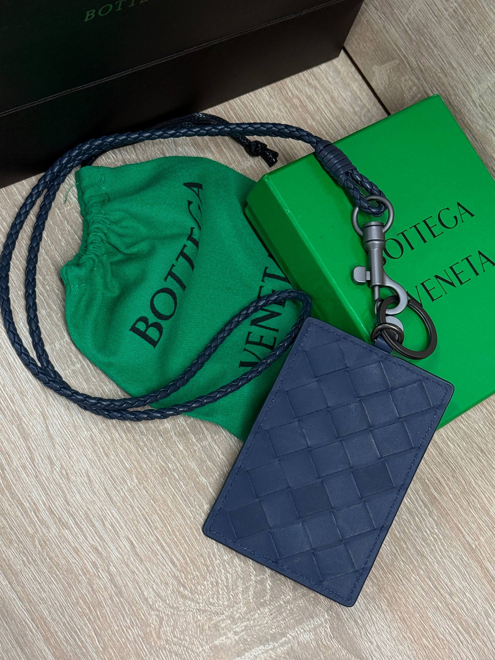 Бейдж Bottega Veneta