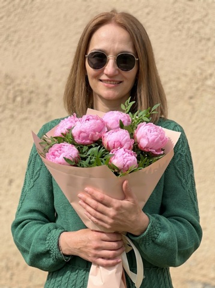 Букет из 7 пионов