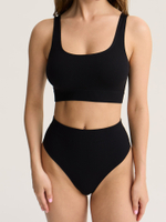 Бесшовный топ на широких бретелях