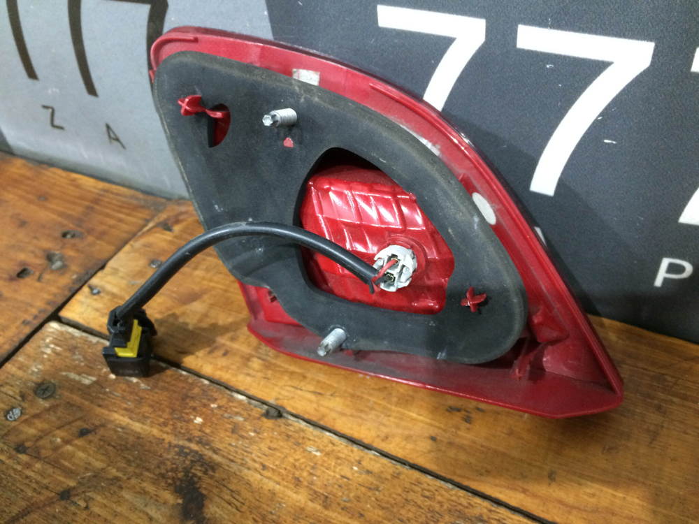 Фонарь задний левый внутренний Peugeot 408 12-17 Б/У Оригинал 9678059680