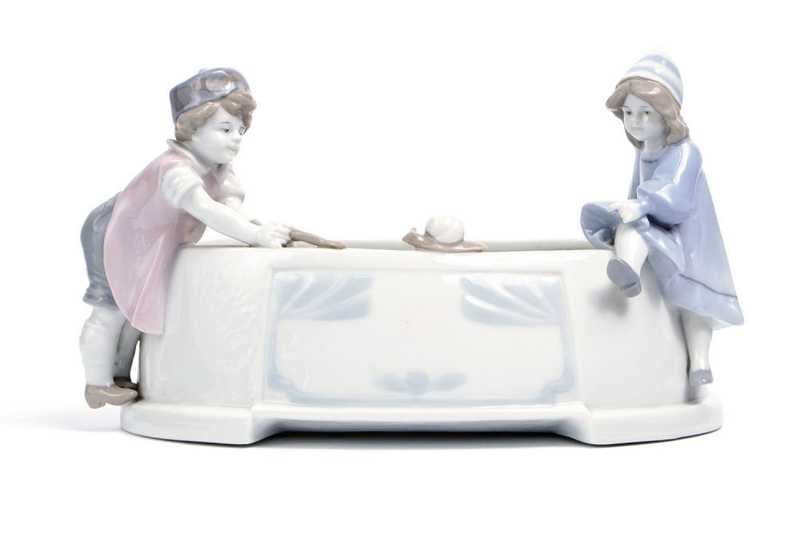 Ваза «Дети, играющие с улиткой»