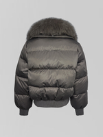 Куртка однотонная на резинке снизу и манжетами, со съемным меховым воротником