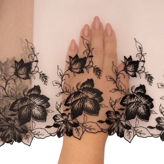 Вышивка на сетке какао/черная (левая) 22 см