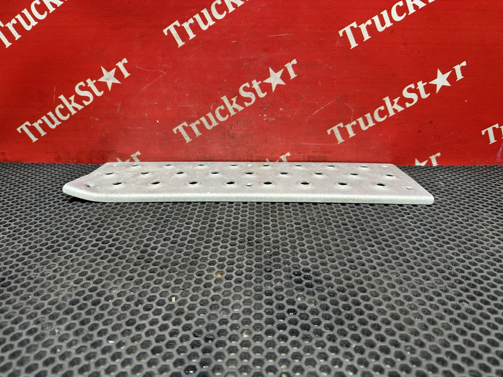 Подножка бампера нижняя