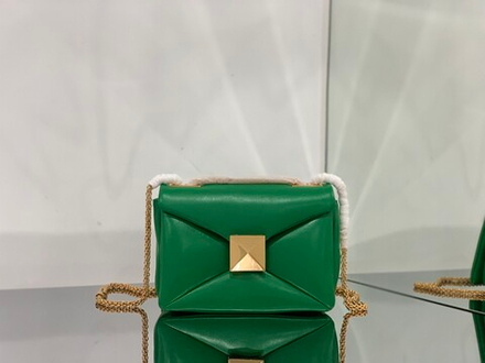 Valentino One Stud Bag with Chain 19 cm