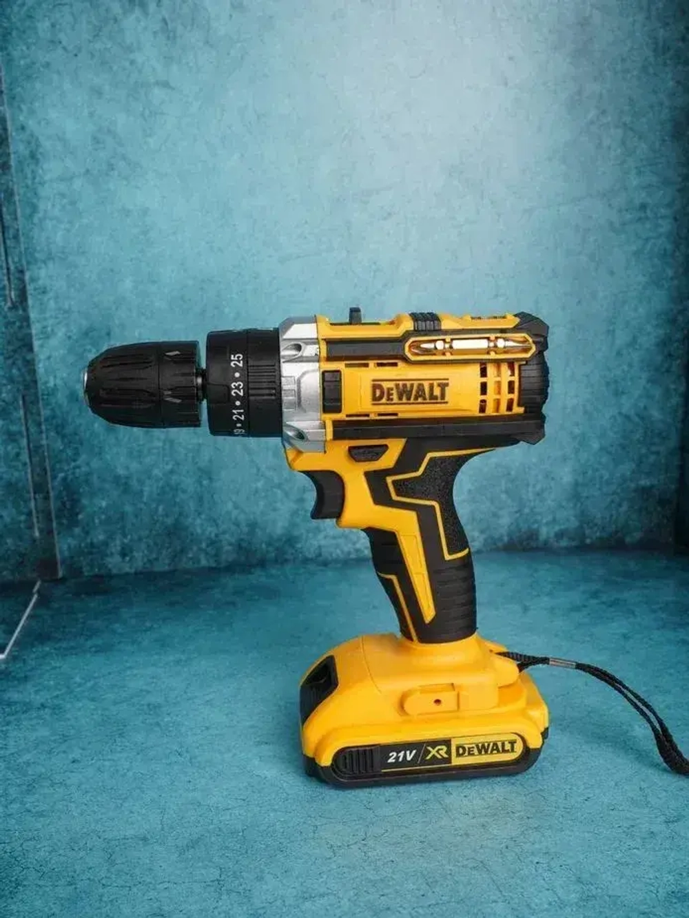 Шуруповерт аккумуляторный с набором инструментов DeWalt 21V 2 АКБ Деволт