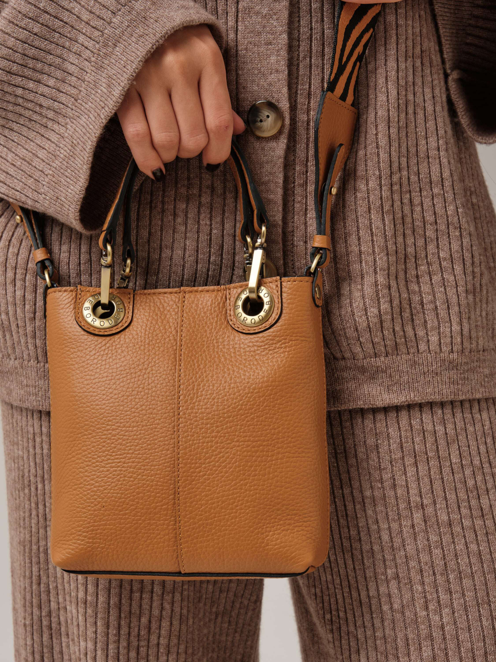 Сумка кожаная кросс-боди Deboro 30347 коричневый лист