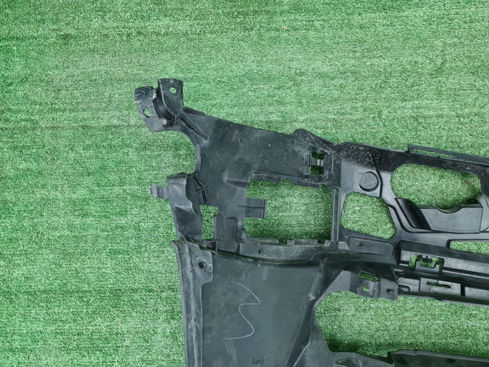 Кронштейн переднего бампера BMW 5er G30 (17-20)