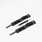 Черные кожаные оковы с золотистой фурнитурой