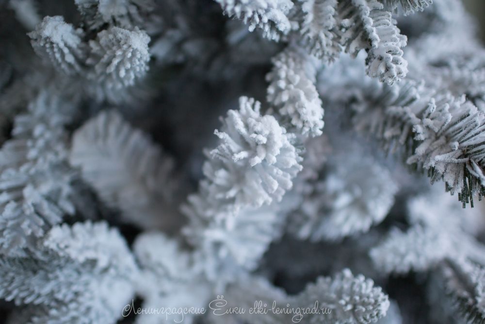 Заснеженная ель с гирляндой «Барокко» теплый свет (Литая+пвх) 120 см / 1,2 м