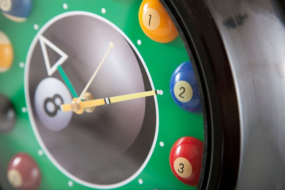 Часы настенные "12 шаров" D30 см (черные), металл