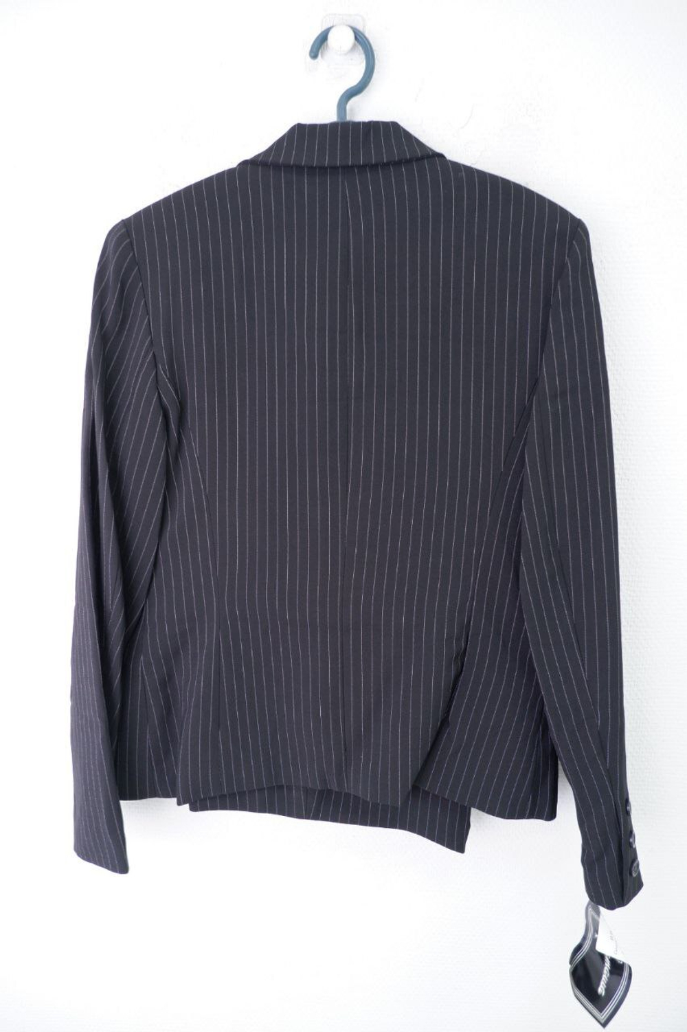 Костюм классический на 14 лет, новый