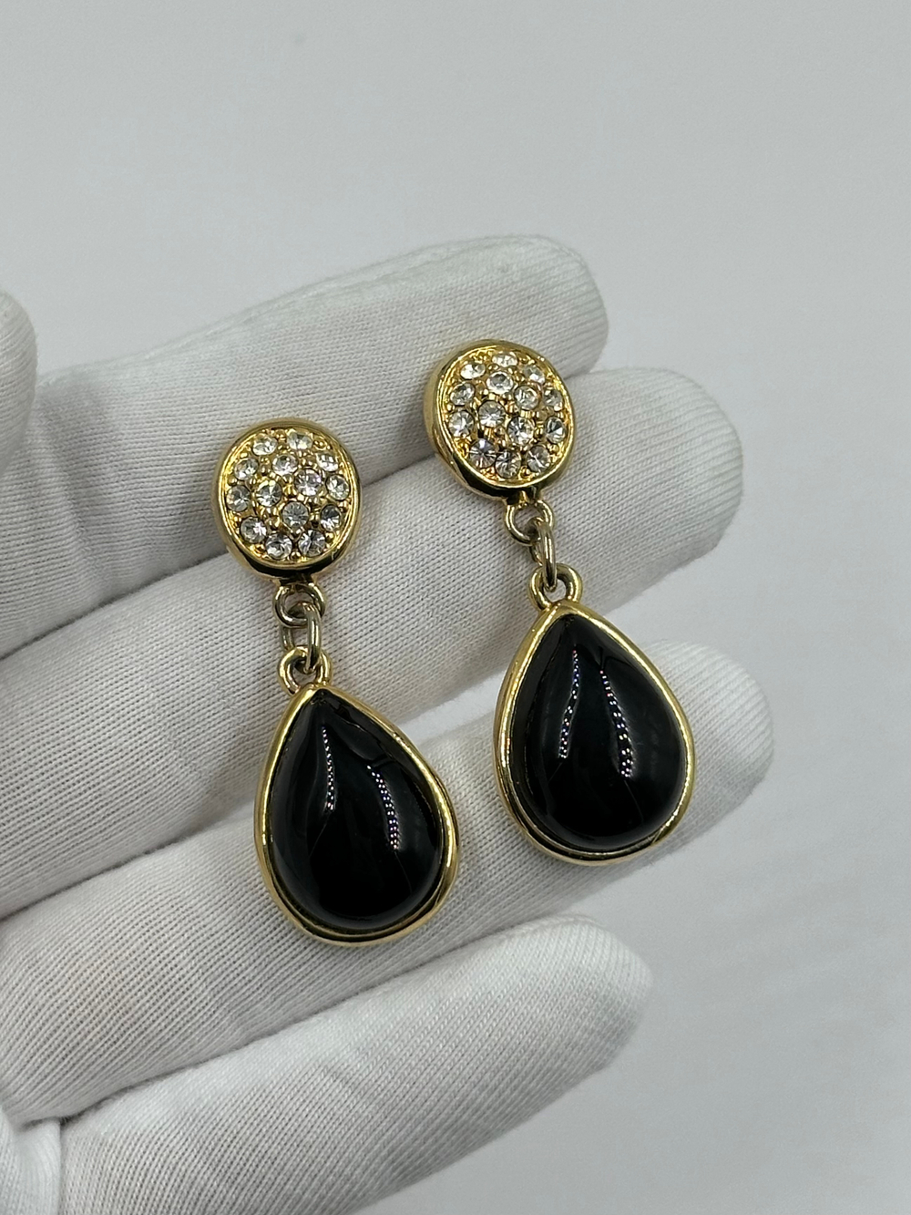 Серьги с чёрными вставками и кристаллами