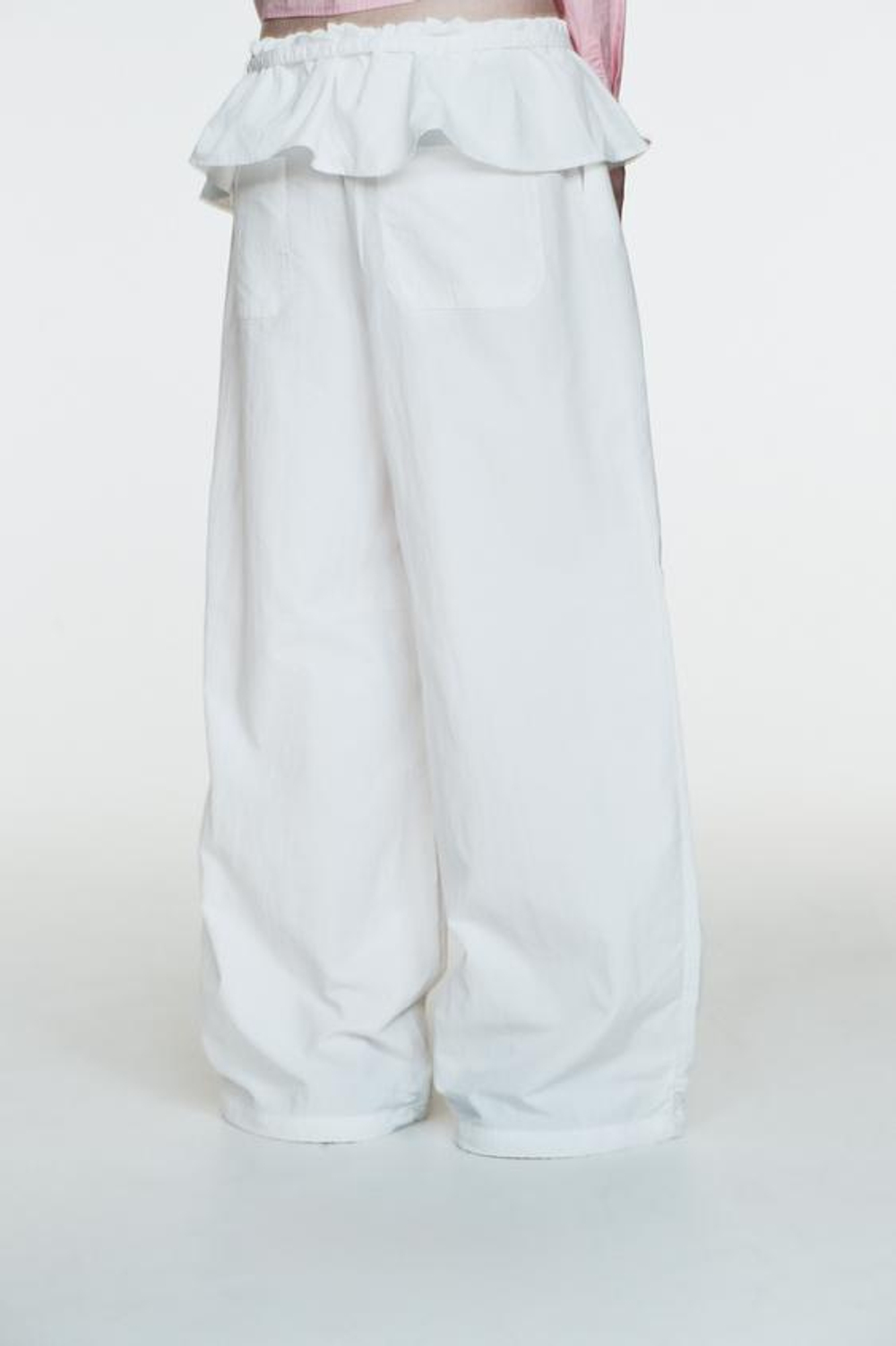 ZARA БРЮКИ ИЗ НЕЙЛОНА С НАКЛАДНЫМ ПОЯСОМ, БЕЛЫЙ