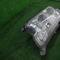Битая Фара левая Toyota Land Cruiser 200 (2015-2021) LED