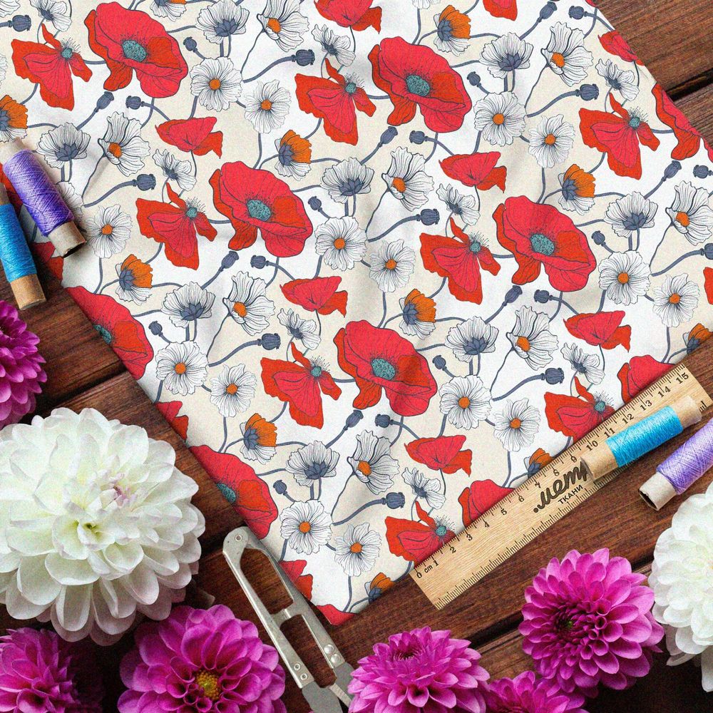 Ткань лён насыщенные маки и цветы зреющей клубники
