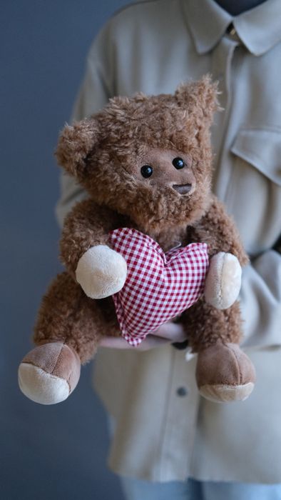 Игрушка Мишка коричневый с сердцем