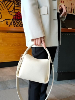 женская сумка на плечо из натуральной кожи