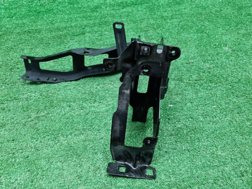 Кронштейн фары левый BMW X3 G01 (2017-2024)