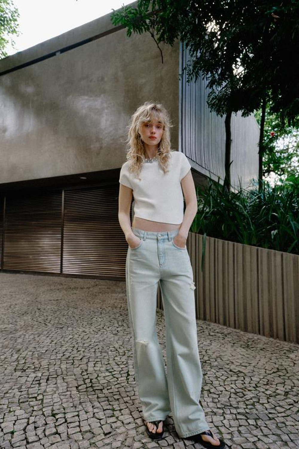 ZARA ТРИКОТАЖНЫЙ ТОП С БУСИНАМИ, БЕЛЫЙ