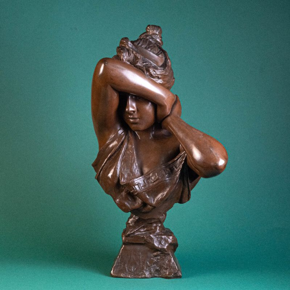 Бюст девушки