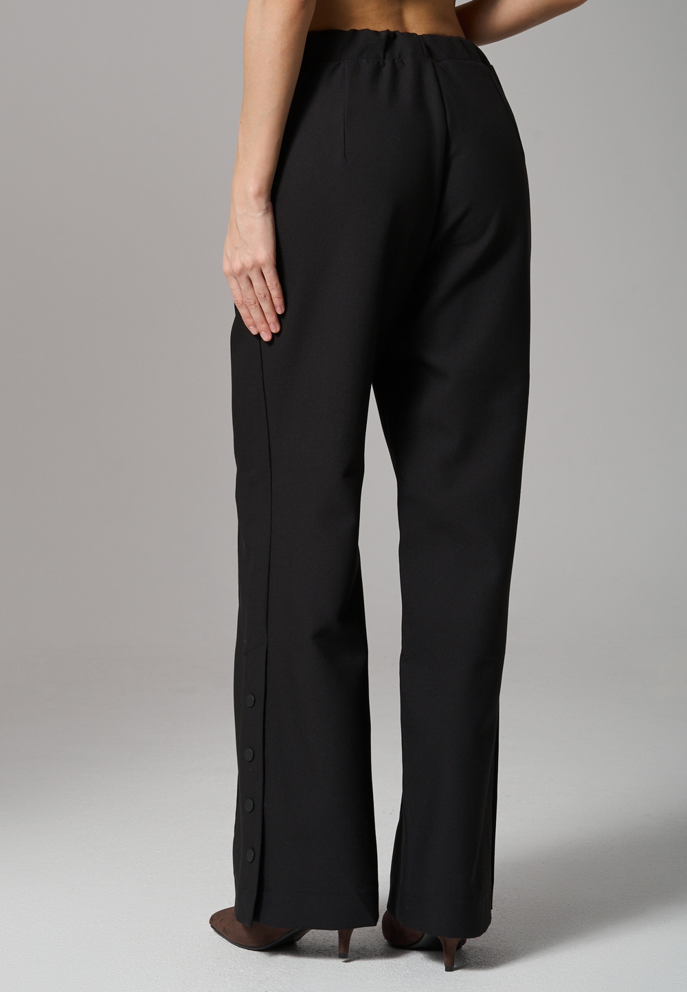 Брюки прямые с кнопками черные