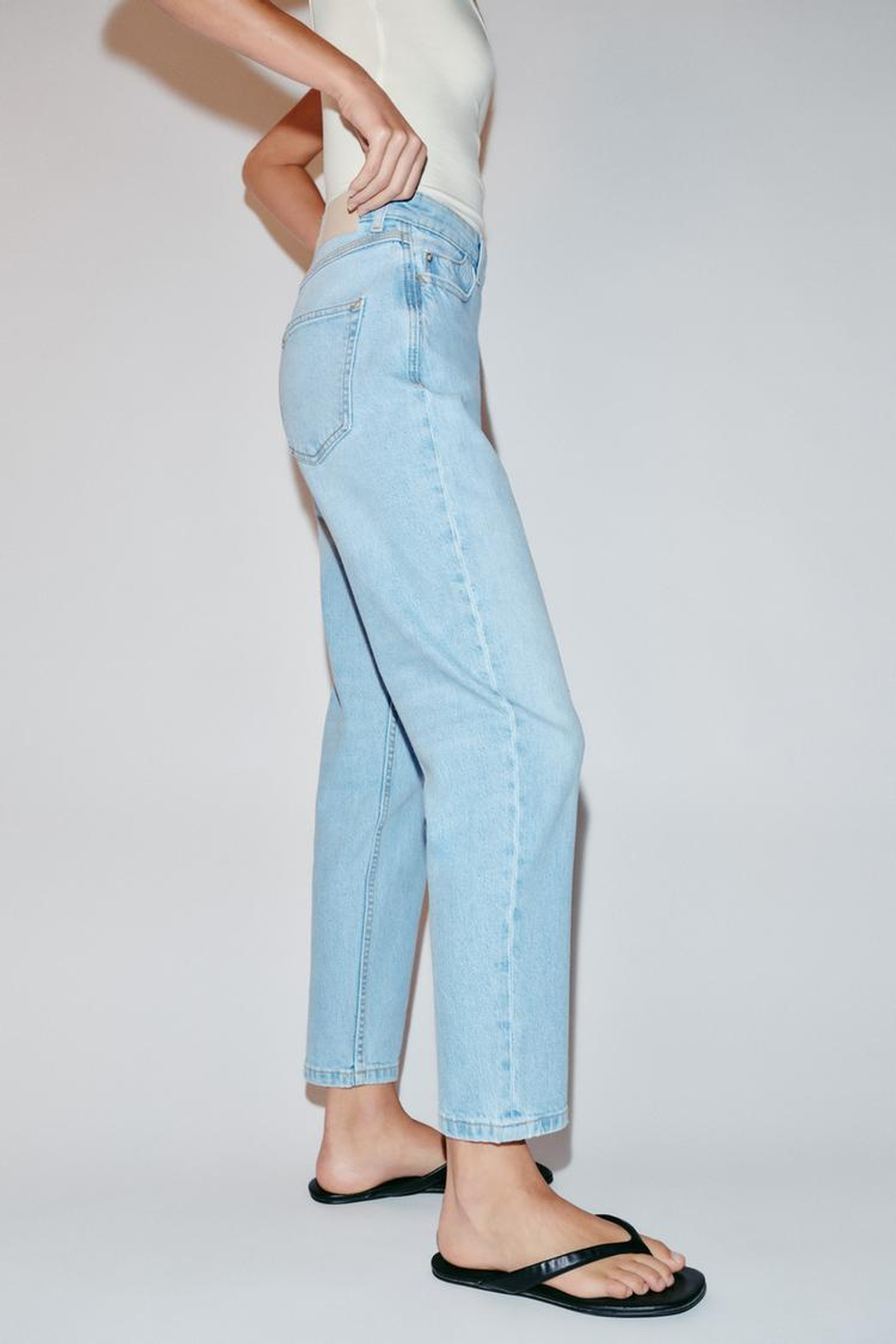 ZARA ДЖИНСЫ Z1975 MOM FIT С ВЫСОКОЙ ПОСАДКОЙ, ГОЛУБОЙ