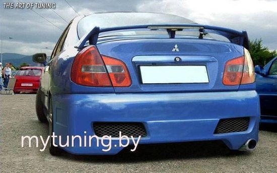 Задний бампер Mitsubishi Carisma II